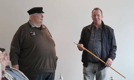 Unser Geschäftsführer Ristau bedankte bei Herrn Beckers und der Firma WINDHOFF mit einem Ehrenhäckel